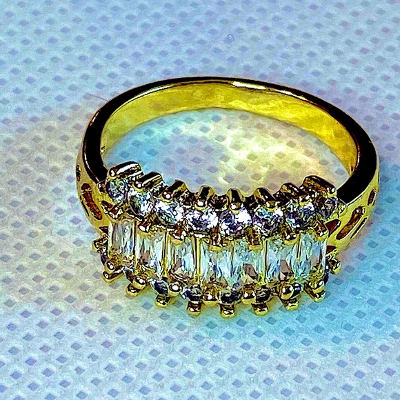 Yellow Gold Sapphire Ring! - Picture 4 of 12
